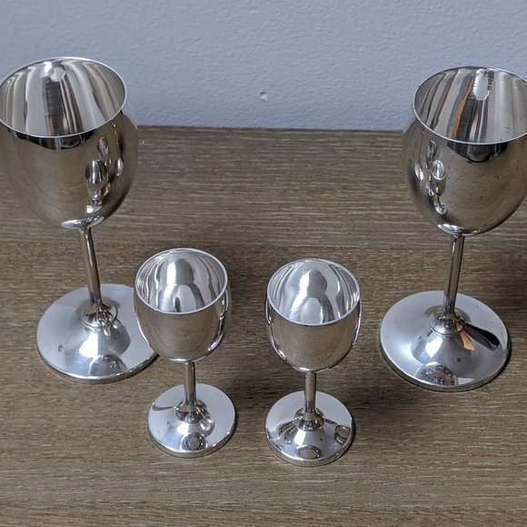 Set of 4 Vintage Wine and Cordial Glasses - Picture 2 of 13